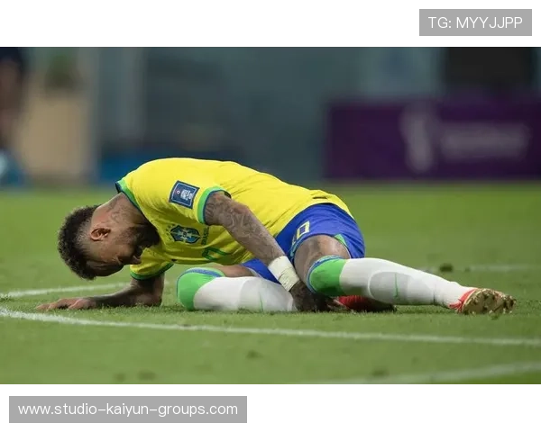 内马尔施展脚后跟穿插传递，巴西前场灵巧无匹：从场上到训练场的灵感之旅